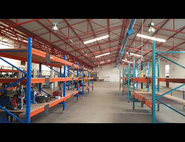 2,476M² FACTORY TO LET IN TRIANGLE FARM